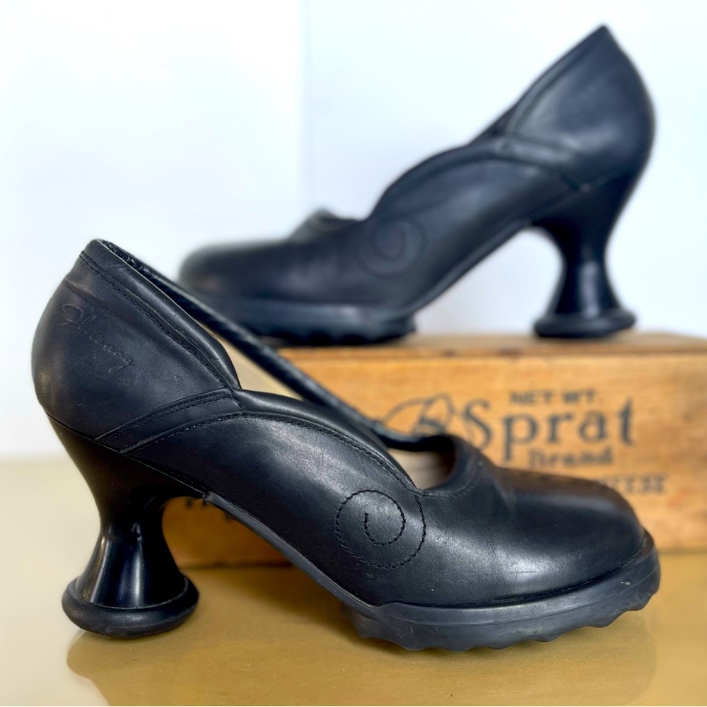 John Fluevog Vintage Mini Lily Darling in black. 9 but fit like 8 Discontinued.